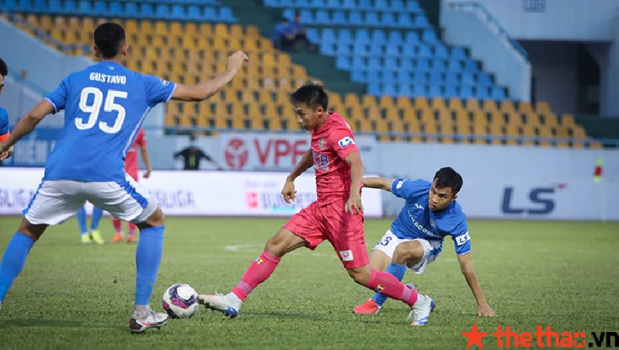 Than Quảng Ninh vươn lên đầu bảng V-League 2021