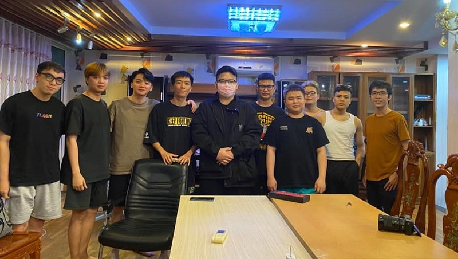 ĐTDV mùa Xuân 2022: HLV Rainer đã có mặt ở Việt Nam để trực tiếp chỉ đạo Team Flash