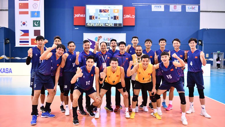 Tuyển bóng chuyền nam Việt Nam mang danh sách 'lạ' dự AVC Champions League 2025