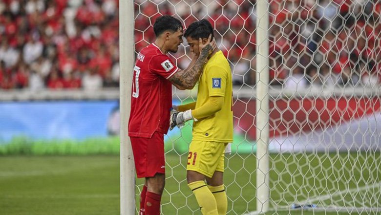 Thủ môn ĐT Indonesia bị CĐV miệt thị sau sai lầm ở trận gặp Iraq, lãnh đạo phải vào cuộc cầu xin