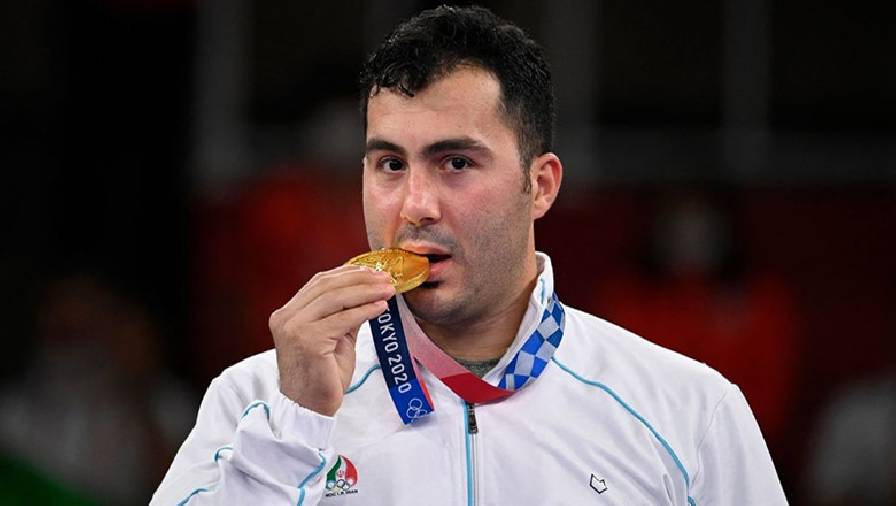 Olympic Tokyo 2021: Bị đánh cho lên cáng, võ sĩ người Iran vẫn giành HCV Karate