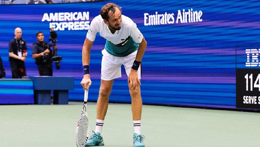 Medvedev than trời về thời tiết ở US Open: Nắng nóng thế này thì chết mất!