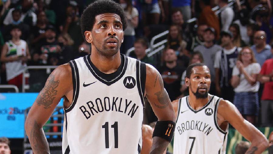 Kyrie Irving vẫn nghỉ tập, ngồi ngoài ở preseason