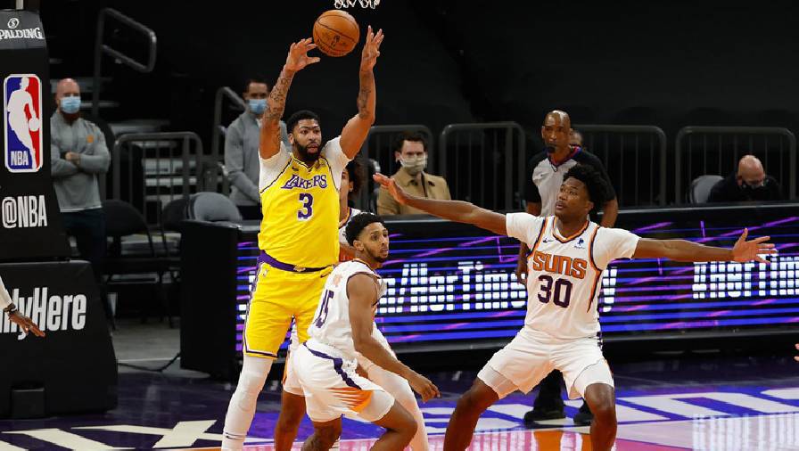 Los Angeles Lakers thua liểng xiểng tại preseason