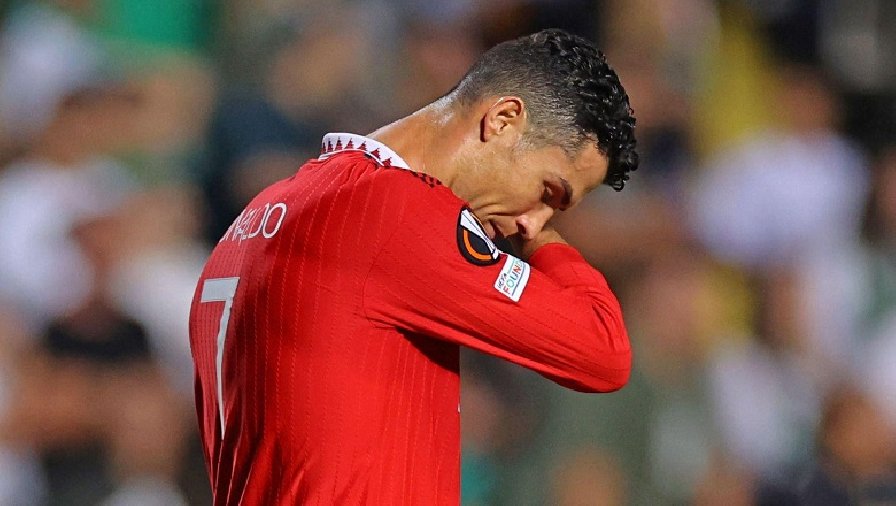 Ronaldo bỏ lỡ không tưởng trước khung thành trống ở trận Omonia Nicosia vs MU