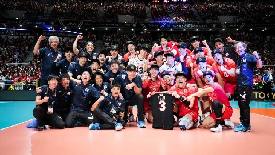 Tuyển bóng chuyền nam Nhật Bản tưởng nhớ ngôi sao vừa qua đời khi giành vé tới Olympic Paris 2024