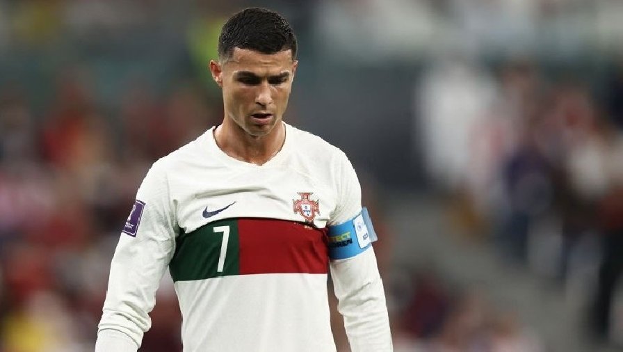 Thái độ với HLV, Ronaldo bị đẩy thẳng lên ghế dự bị trận gặp Thụy Sĩ