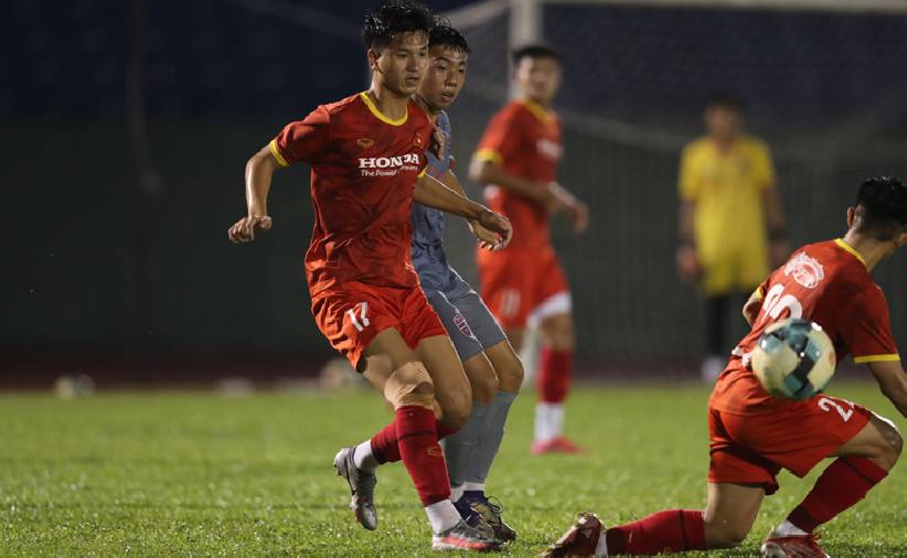 Ghi 3 bàn trong 15 phút, U23 Việt Nam thắng đẹp U19 Bình Dương