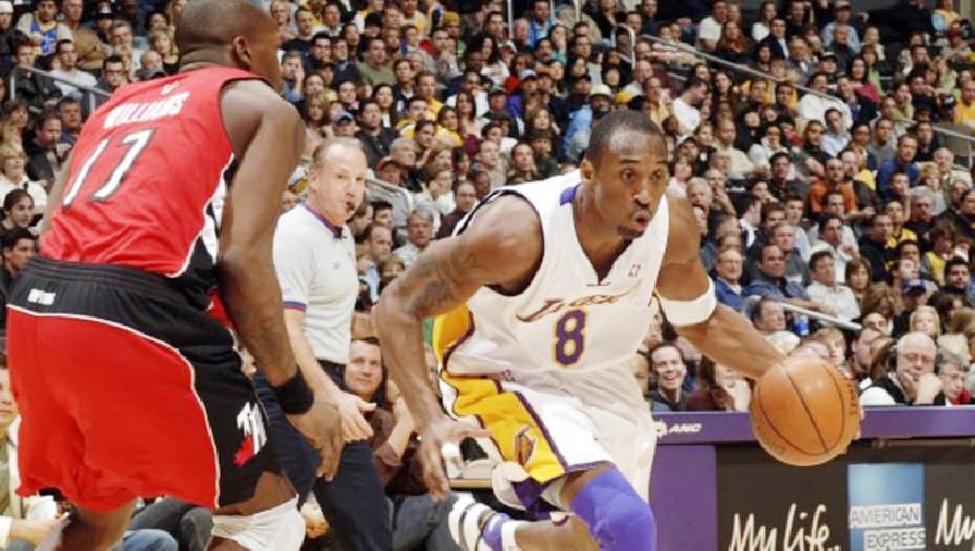 Áo đấu của Kobe Bryant được bán với giá 6,3 tỷ