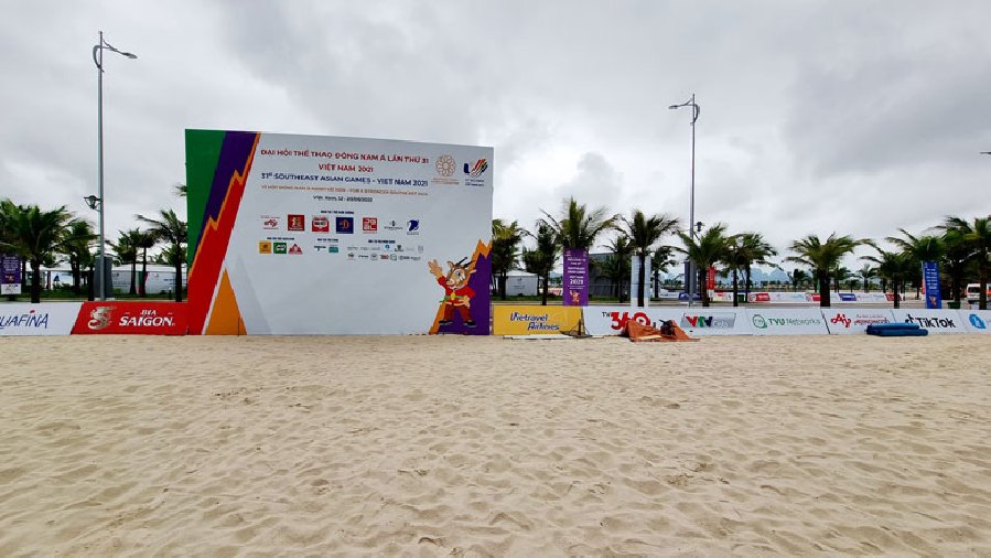 Tuyển bóng chuyền bãi biển Việt Nam làm quen tại Tuần Châu chuẩn bị cho SEA Games 31