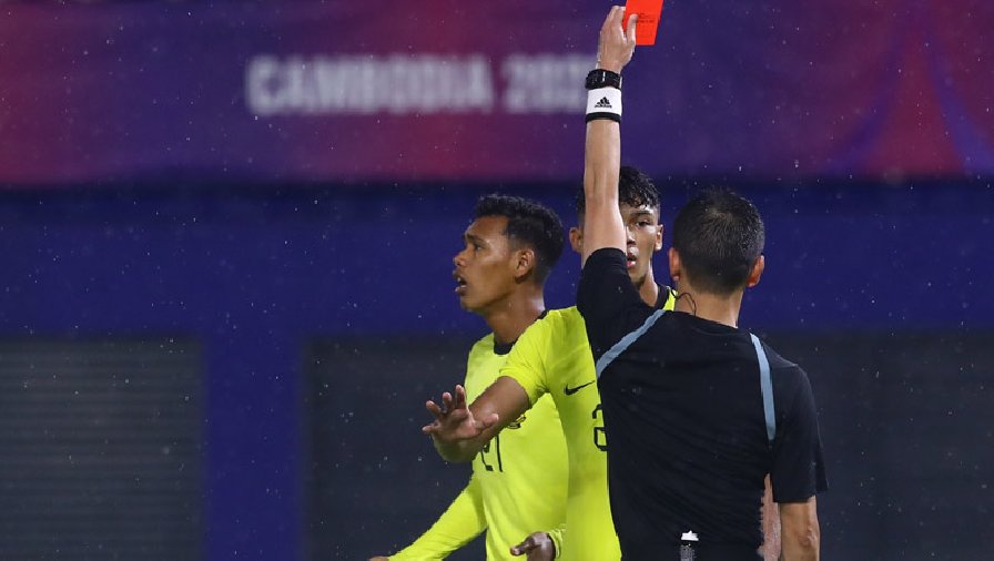 2 cầu thủ U22 Malaysia phạm lỗi với Thanh Nhàn, nhận 2 thẻ đỏ trong 3 phút