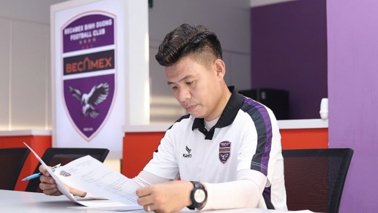 Cựu tiền đạo từng bị bầu Đức ám chỉ ‘mất dạy’ gia nhập BHL Bình Dương