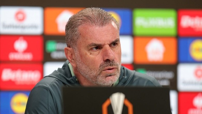 Postecoglou phản pháo Wenger vụ tranh cãi suất dự cúp C1: ‘Chẳng ai phản đối, ngoại trừ ông ta’