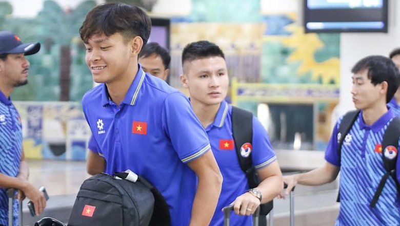 Đội tuyển Việt Nam đặt chân đến Iraq, tập luyện giữa cái nóng 47 độ
