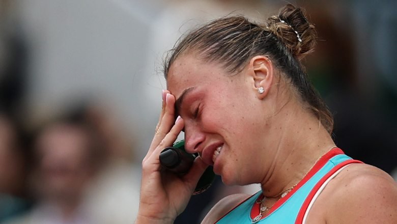 Sabalenka bật khóc nức nở, xin lỗi vì thất bại ở chung kết Roland Garros