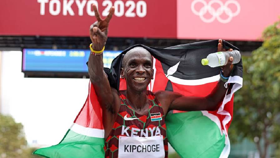 Ông vua marathon Eliud Kipchoge bảo vệ thành công tấm HCV tại Olympic Tokyo 2021
