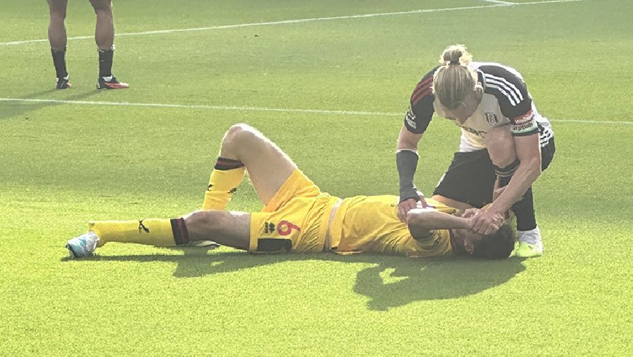 Lạnh sống lưng với chấn thương rùng rợn của cầu thủ Sheffield United