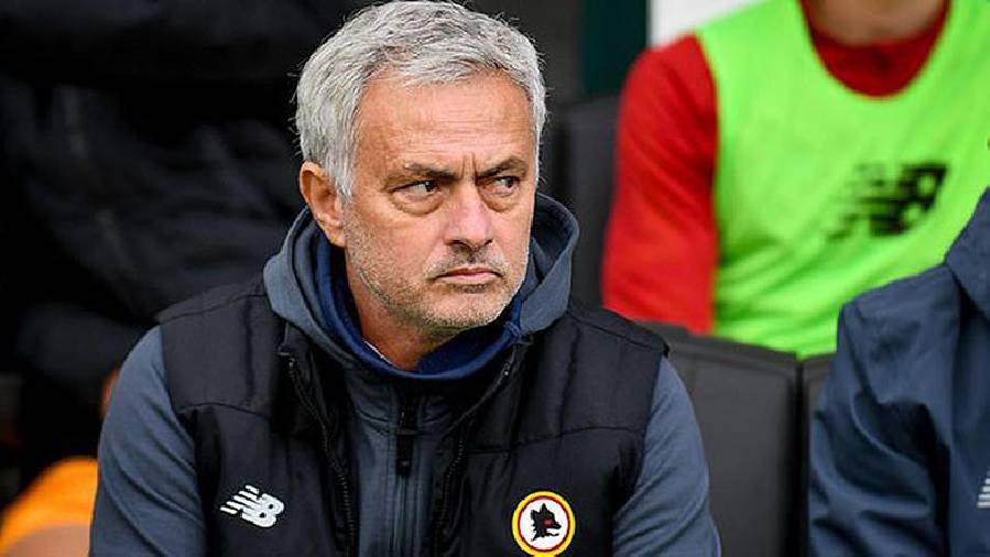 Mourinho nổi khùng vì học trò và trọng tài sau trận Roma thua Venezia