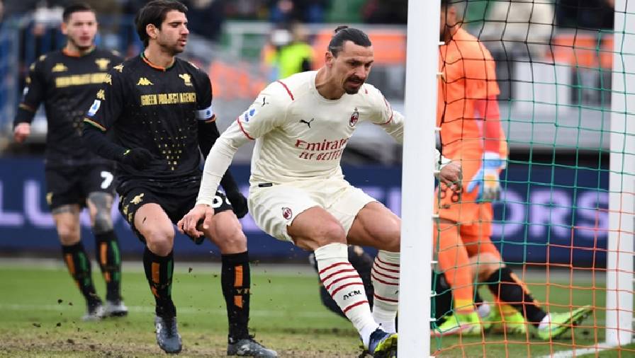 Vùi dập Venezia, AC Milan lên đỉnh Serie A