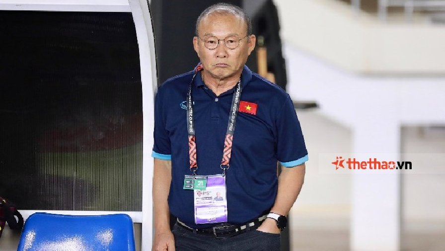 Thầy Park lao ra sát đường biên, phản ứng quyết liệt sau khi cầu thủ Indonesia phạm lỗi thô bạo
