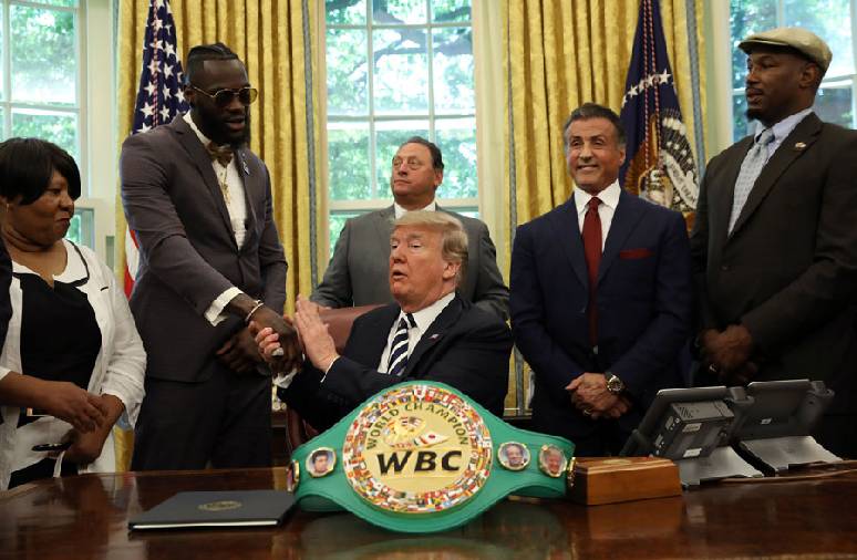 Ông bầu Bob Arum: Deontay Wilder là Donald Trump phiên bản Boxing