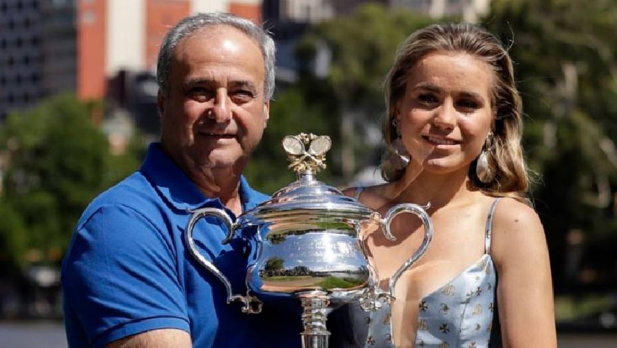 Sofia Kenin sa thải bố đẻ trước thềm Roland Garros 2021