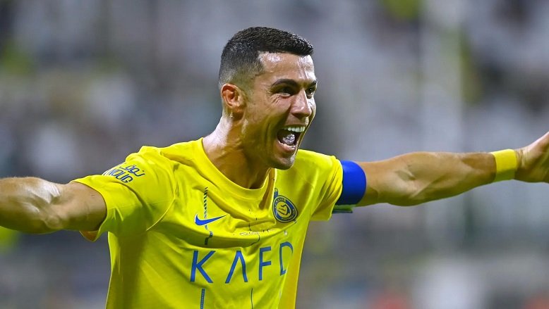 Ronaldo xác nhận ở lại Al Nassr, chấp nhận dự Cúp C2