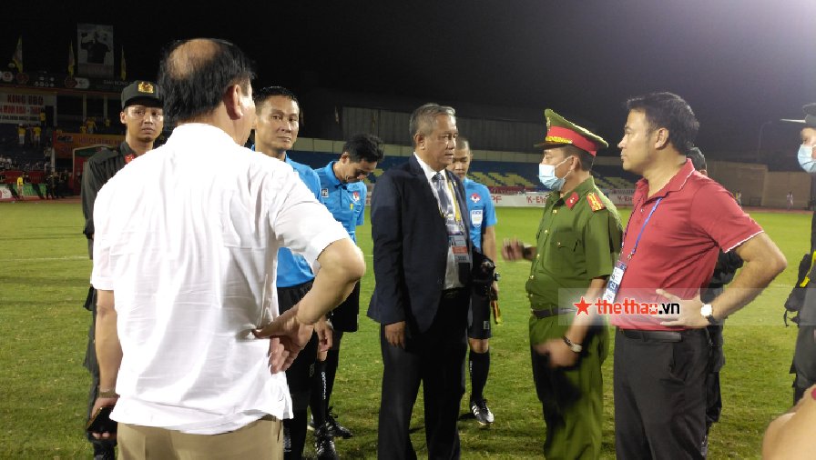 Tổ trọng tài phải nhờ an ninh hộ tống khỏi sân sau trận Thanh Hóa gặp Nam Định