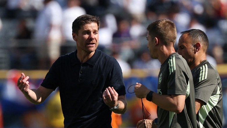 Máy bay không thể hạ cánh, Real Madrid phải hủy họp báo trước đại chiến với PSG
