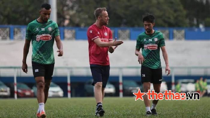 Lee Nguyễn đã từ chối nhiều lời mời từ châu Âu để trở lại V-League