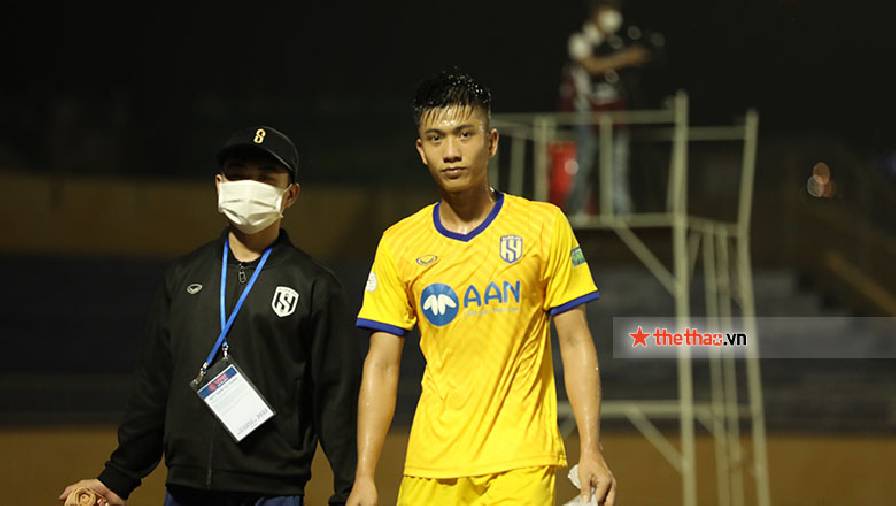 Phan Văn Đức tập riêng, nguy cơ lỡ trận đấu giữa Sài Gòn FC vs SLNA