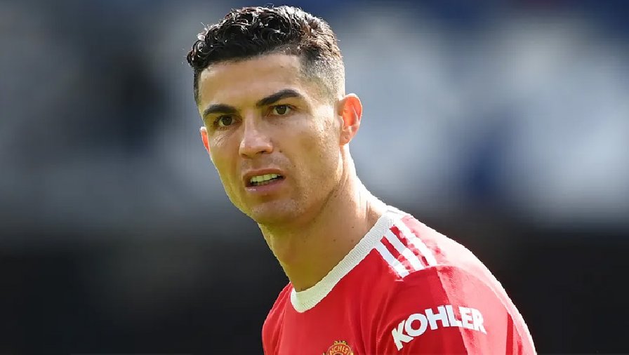 Ronaldo bị cảnh sát điều tra sau sự cố đập điện thoại của CĐV nhí