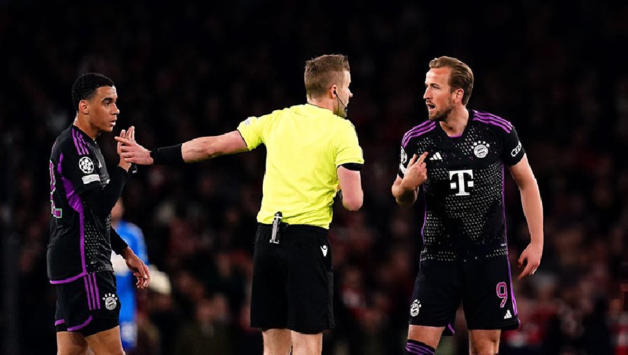 Sao Arsenal dùng tay chơi bóng, trọng tài từ chối 11m cho Bayern vì chỉ là... ‘lỗi trẻ con’