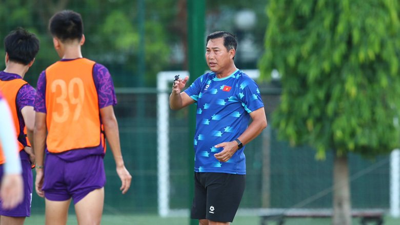 U19 Việt Nam loại 8 cầu thủ, vẫn giữ lại tiền vệ Việt kiều