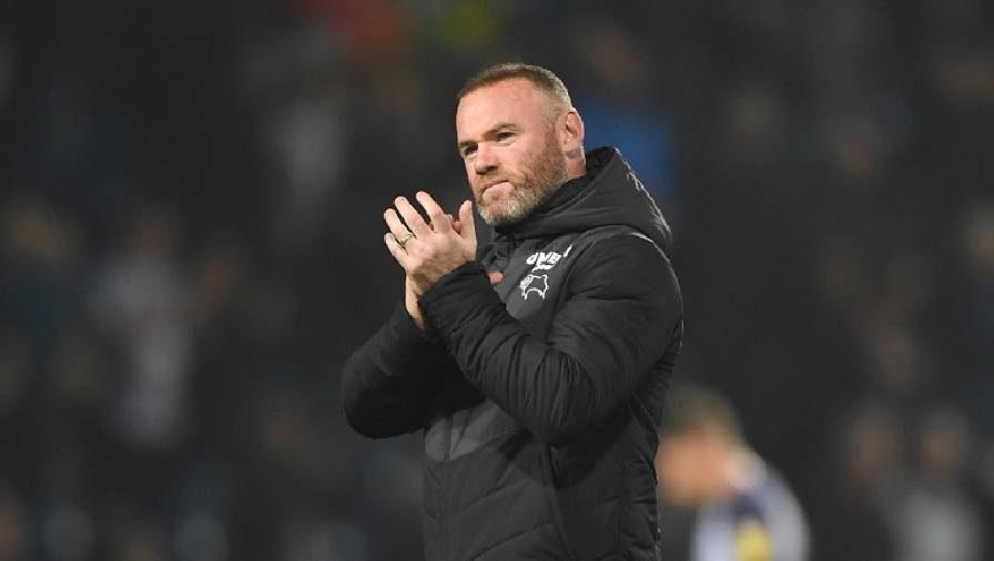 Chủ cũ của Newcastle muốn mua lại đội do Rooney làm HLV