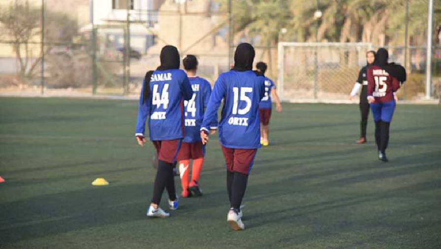 Người Oman yêu bóng đá thế nào? Phụ nữ Oman có bị cấm đá bóng không?