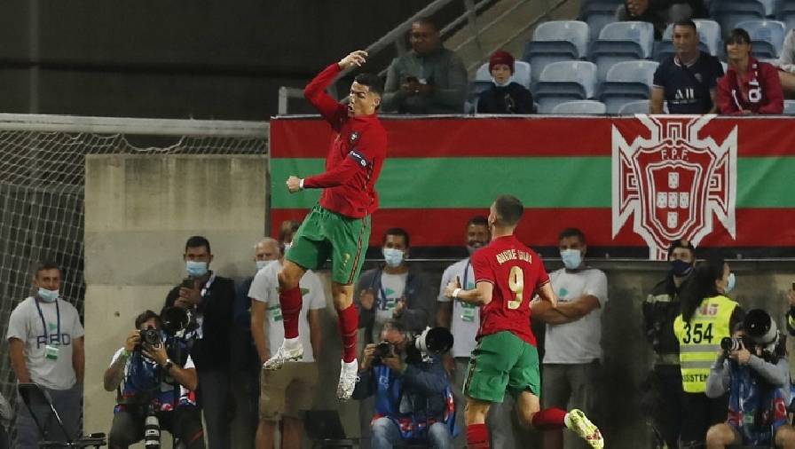 Ronaldo ghi bàn, Bồ Đào Nha đè bẹp Qatar