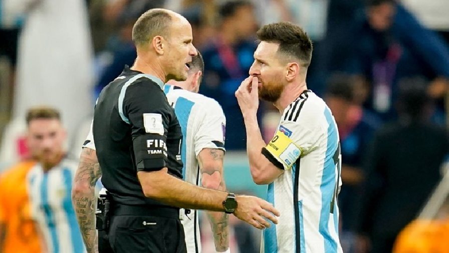 Messi thoát án treo giò sau khi chỉ trích trọng tài trận Argentina thắng Hà Lan