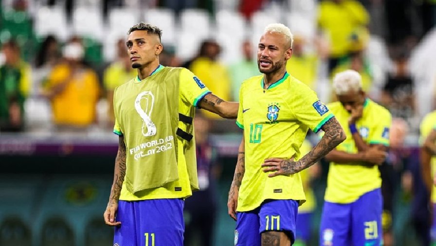 Pele vỗ về Neymar sau thất bại cay đắng của Brazil