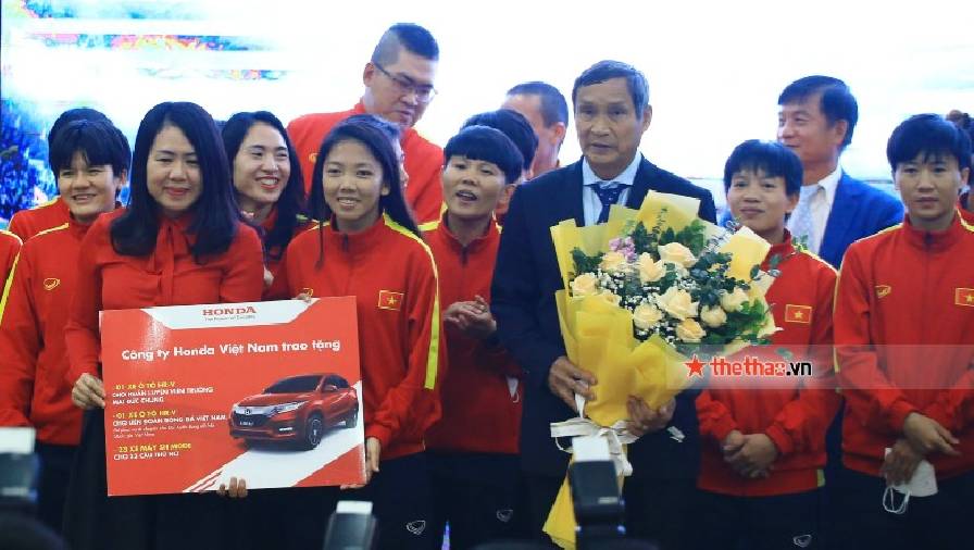 HLV Mai Đức Chung được thưởng ô tô, cầu thủ nữ nhận 23 chiếc xe máy