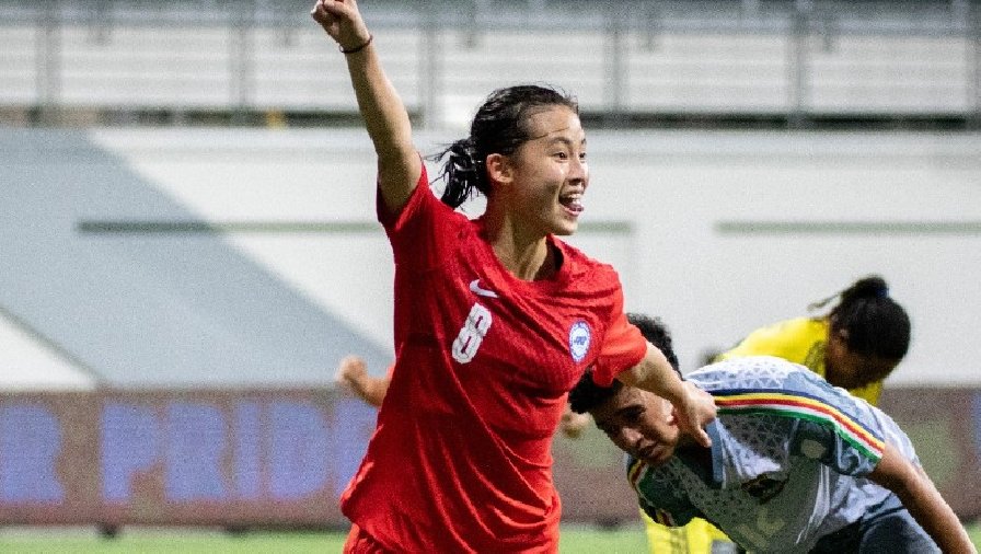 Nữ tiền đạo Singapore ra mắt bóng đá Anh