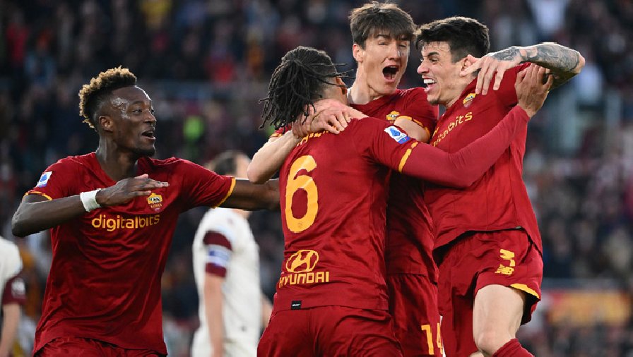AS Roma thắng ngược trong 4 phút, kiên trì bám đuổi Top 4 Serie A