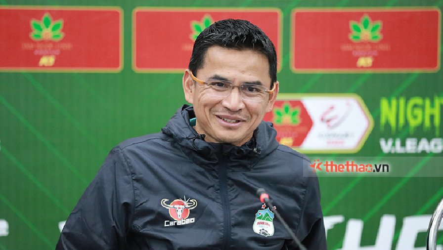 HLV Kiatisuk bóng gió ‘mời’ Quang Hải sang Thai League