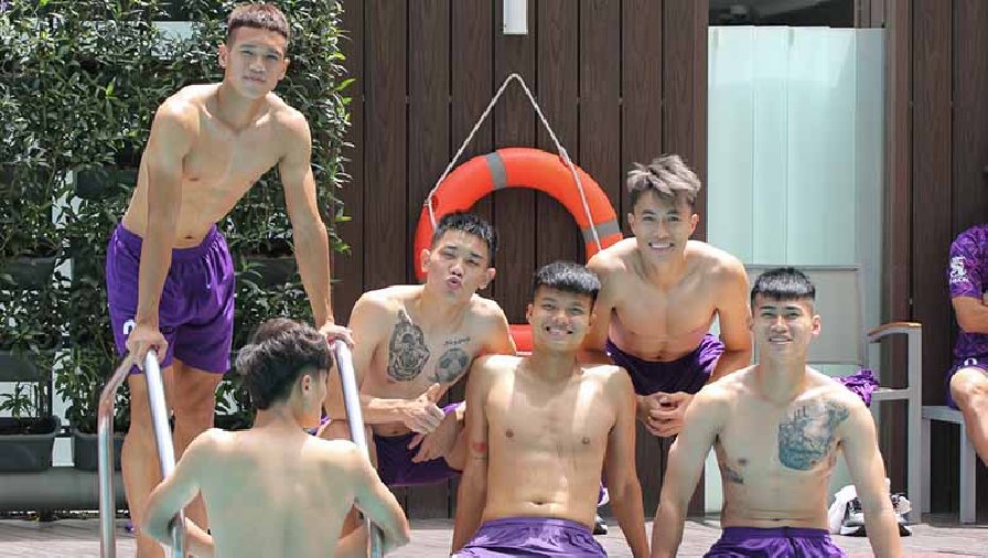 U23 Việt Nam được nghỉ trọn vẹn 1 ngày, dành thời gian thư giãn ở bể bơi 