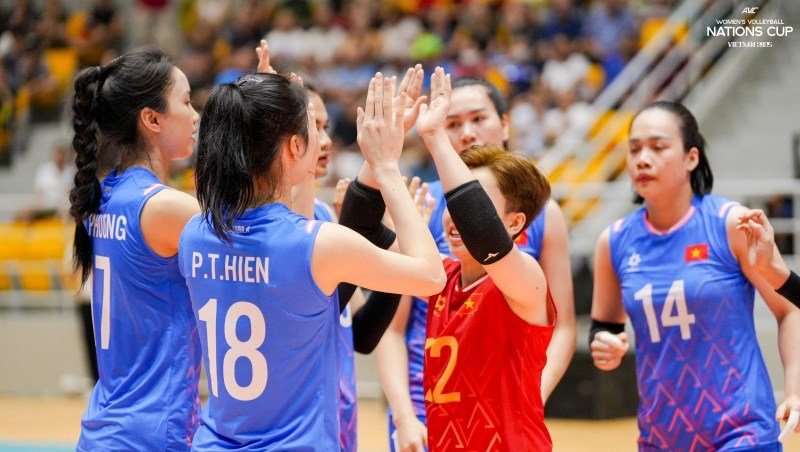 Tuyển bóng chuyền nữ Việt Nam vào bán kết AVC Nations Cup 2025 sau khi huỷ diệt Ấn Độ