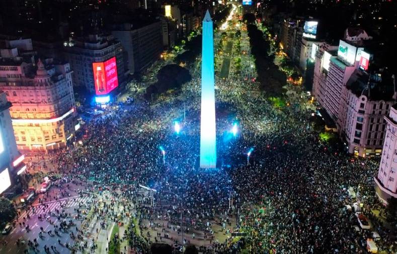 5 vạn người đổ ra đường ăn mừng Argentina vô địch, thủ đô Buenos Aires ‘rung chuyển’