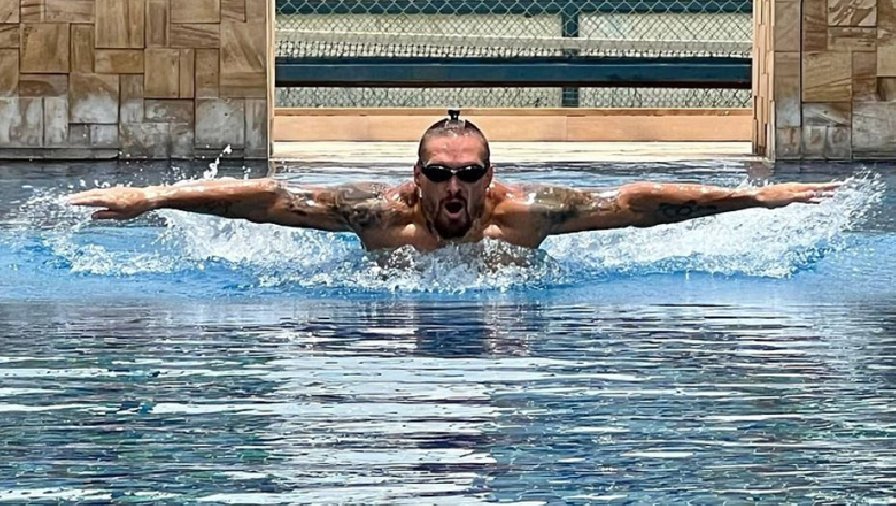 Usyk tập bơi 5 tiếng mỗi ngày trước trận tái đấu Joshua