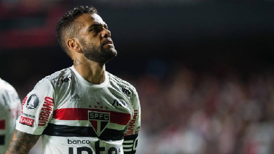Dani Alves bị Sao Paulo thanh lý hợp đồng sau khi bỏ tập