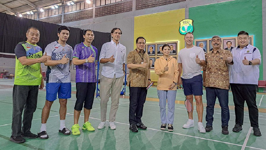 John Terry và Alessandro Nesta tới thăm ĐT cầu lông Indonesia