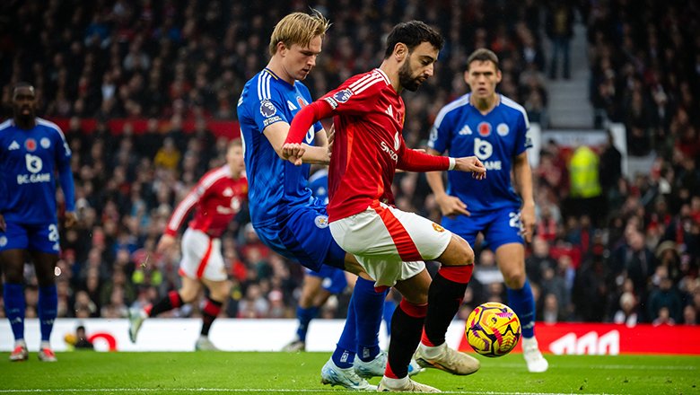 MU thắng Leicester, bất bại dưới thời Van Nistelrooy